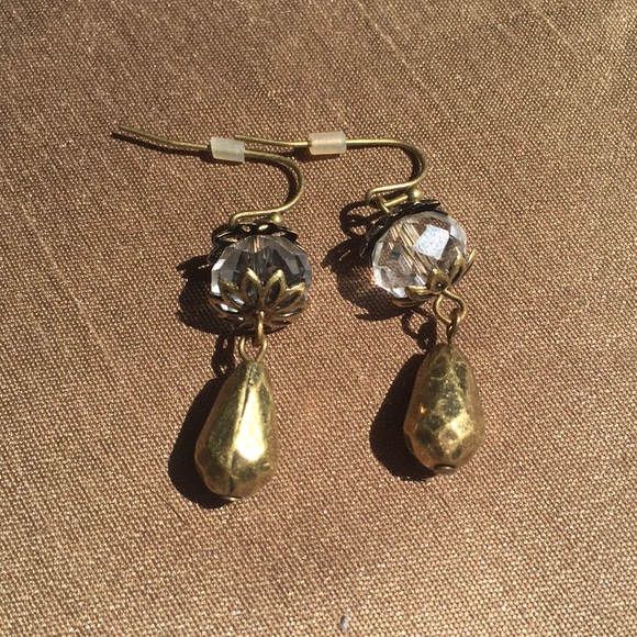 SOLD Premium Designs Necklace & Earrings Set - Picture 4 of 5